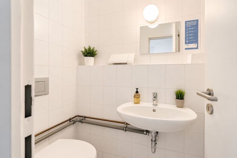 Ladenbüro am Charlottencenter – WC