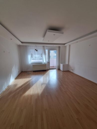 3 Zi Whg mit EBK in ruhiger Lage von Röthenbach – Wohnzimmer