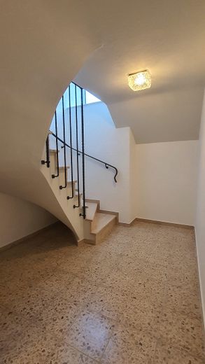 Rahm: garden apartment with house-in-house character – innenliegendes Treppenhaus