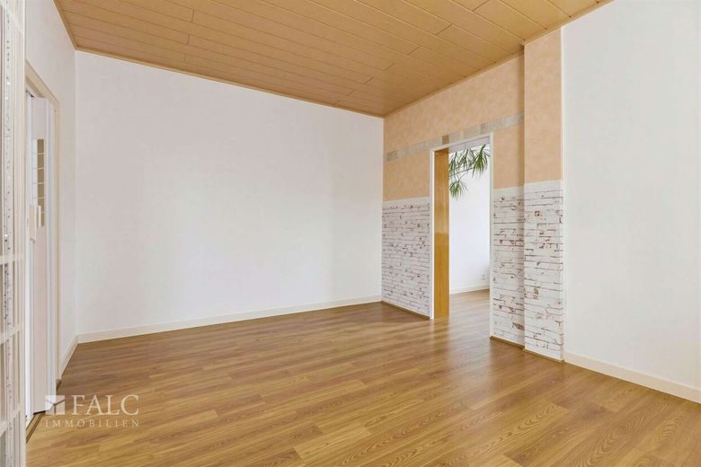 Günstiger Einstieg für fleißige Handwerker! – Wohnzimmer