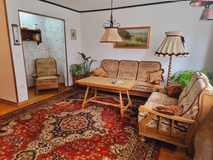 Stadthaus mit drei Ferienwohnung oder Monteuswohnung – Whg. 2 - Wohnzimmer + Leseecke