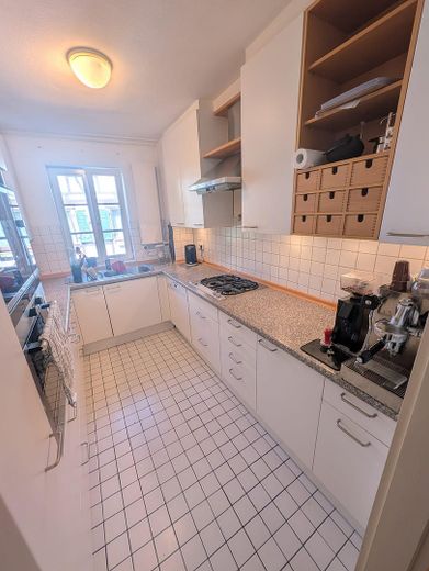 Altstadt-Charme trifft Freiraum: 89 m² mit großer Terrasse und Garagenstellplatz in Herrenberg – Küche