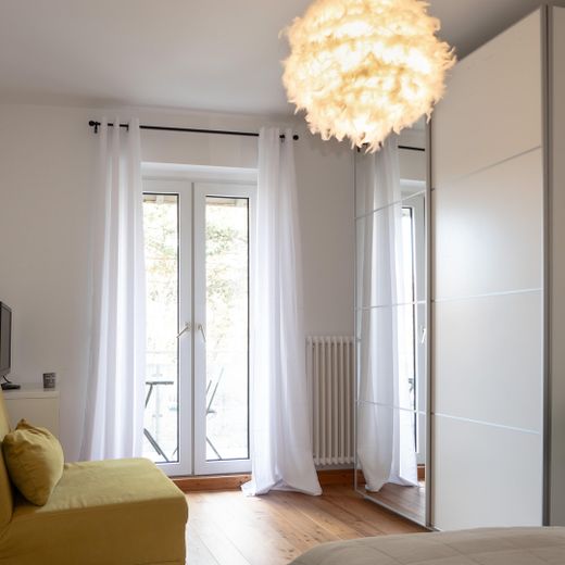 Sehr schöne helle Wohnung in Bestlage – Schlafzimmer mit Sonnenbalkon