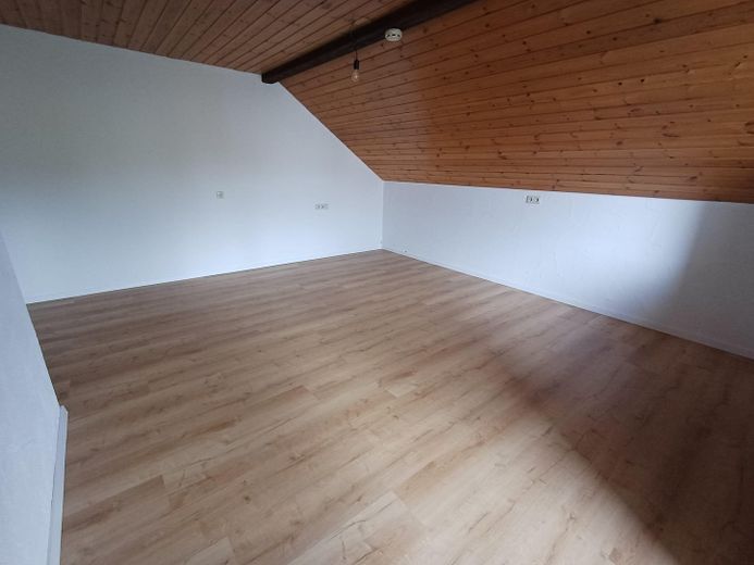 Gezellig 4-kamerappartement op de bovenste verdieping te huur in Biberach – Wohnzimmer