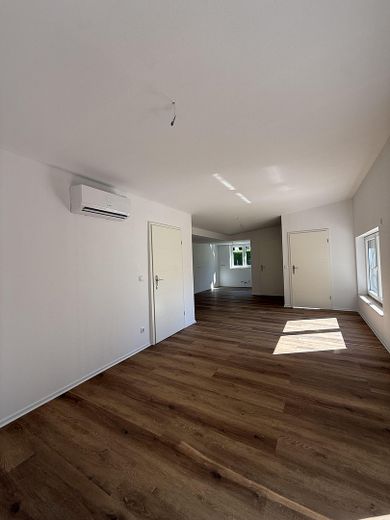Frisch saniertes Einfamilienhaus mit Kaminofen auf 634qm Grundstück - provisionsfrei – Wohnen Ansicht 8