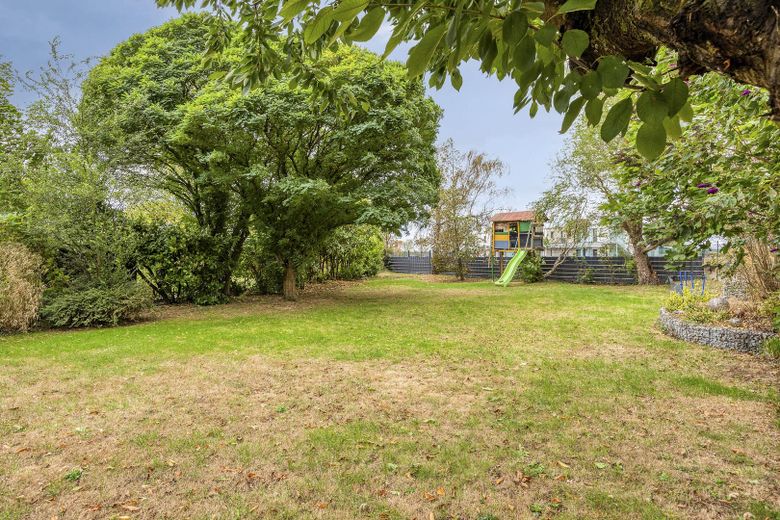Mehr Wohngefühl als Fassade: Das Raumwunder in Bornheim—Rösberg! Ohne Käuferprovision! – Garten