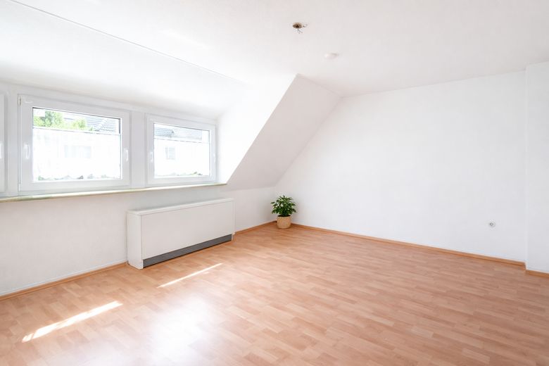 Helle 3-Zimmer Wohnung / 74 qm / 3 Zimmer / 680 € kalt – Wohnzimmer