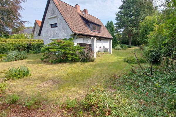 Terreno edificable soleado en una ubicación muy tranquila para vivienda pareada o unifamiliar