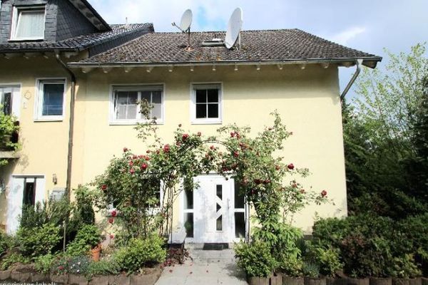 Immeuble résidentiel de 4 logements 318 m² 3 balcons Terrasse Débarras 2 places de parking Bad Godesberg