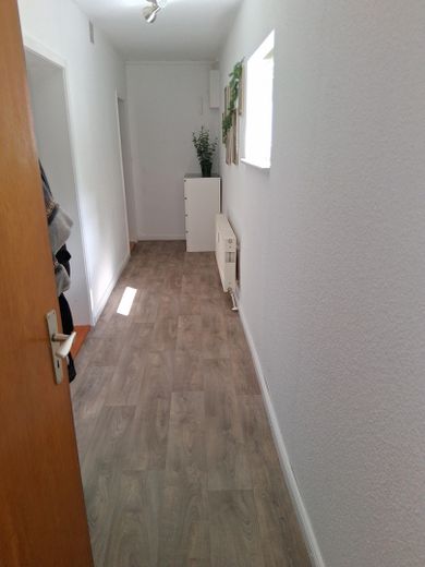 Zweifamilienhaus mit Werkstatt in zentraler Lage. – EG Flur im Anbau