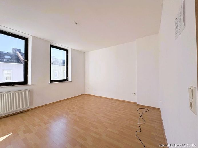 REDUZIERT!! Mehrfamilienhaus mit 4 Einheiten - solide vermietet mit Entwicklungspotenzial in Selb – VUB0002405-4