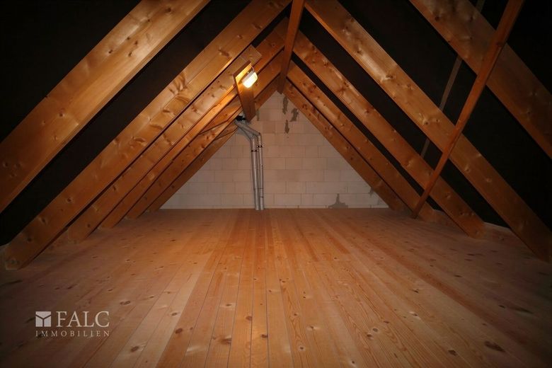 +++ Kapitalanlage mit Weitblick: Zweifamilienhaus im Grünen +++ – Dachboden Whg. 2c