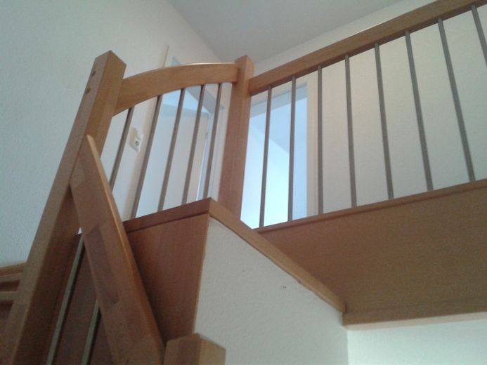 Inteligentny młody bliźniak w Norden – Treppe
