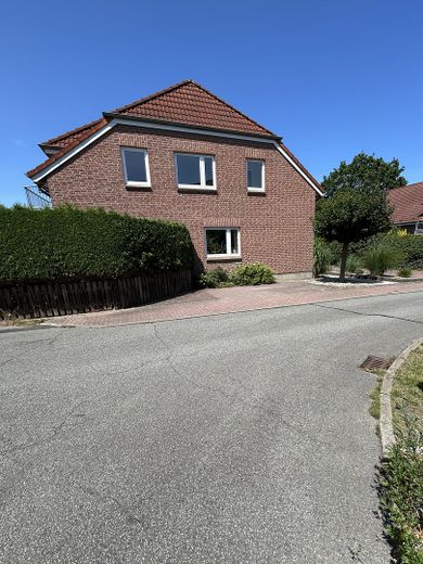 DH-Charakter in Stockelsdorf 2 ETW in ruhiger Sackgassenlage-ideal als Anlage und Eigennutzung – Ansicht außen