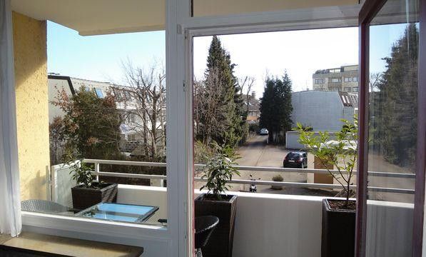 Freies möbliertes Apartment, Schwimmhalle, Sauna, S-Bahn München, von privat – Ausblick Balkon
