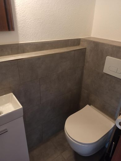 WC Raum mit Hänge-WC