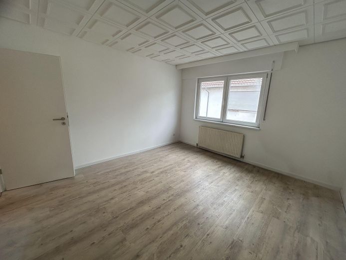 Frisch saniertes Haus mit hervorragender Verkehrsanbindung – Schlafzimmer III im 1. OG