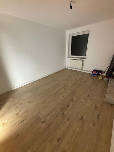 Faktor 16,67 - Dach des MFHs neu - Wohnung renoviert - seltene Chance! – Schlafzimmer