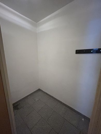 Helle 3,5-Zimmer-Wohnung mit Küche, Balkon & Stellplatz – Abstellraum