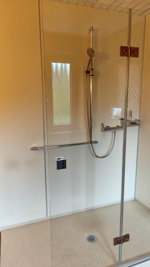 Luxuriöses Loft mit Terrasse und eigenem Garten, ideal für 2 Personen, zentrumsnah – Bad