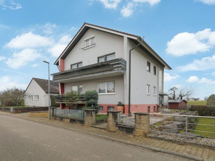 Attraktive Wohnimmobilie mit zwei Einheiten, Ausbaupotenzial und moderner Energietechnik! – Foto 1