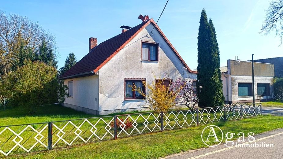zwei vermietete Einfamilienhäuser mit Sonnen-Garten in Golßen / OT Gersdorf - mit Sanierungsbedarf – Hausansicht