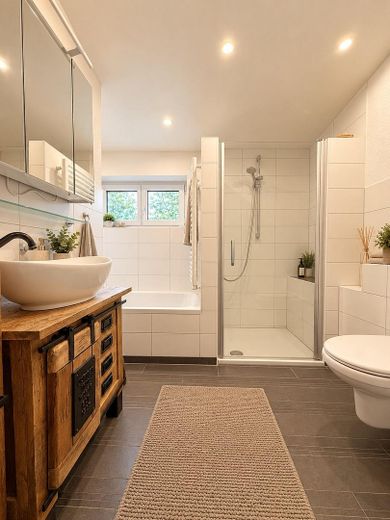 Fully renovated family home with a stunning conservatory, photovoltaic system, heat pump & large outbuilding – Bad EG b