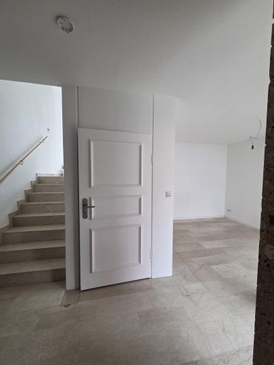 Casa a schiera esclusiva, ristrutturata e inondata di luce, con architettura particolare - 5 min. dall’autostrada A8 – Foto 4