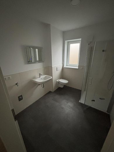 Nouveau projet haut de gamme : 3-4 pièces avec faibles charges (bâtiment KFW55) – Bsp Ausst.Masterbad + Fliesen