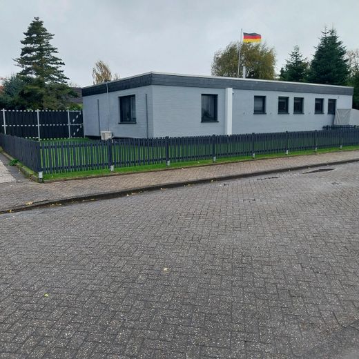 Wohnen auf einer Fläche in exklusiven großem Bungalow – Foto 1
