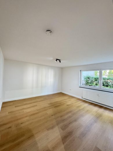 3 Zimmer, kernsaniert, erhöhte AfA! - UND 5.000€ KÜCHENBONUS – Wohnzimmer