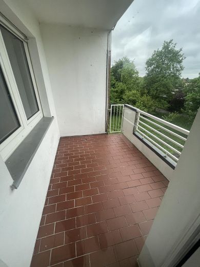 Geräumige 5- Zimmer Wohnung mit Balkon im 2. OG – Balkon