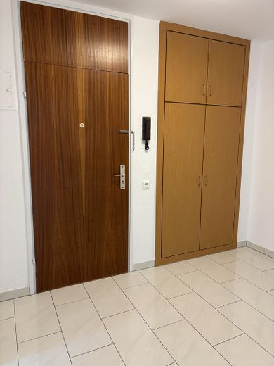 Mieszkanie w dzielnicy Proviantbach – Eingangstür und Einbauschrank