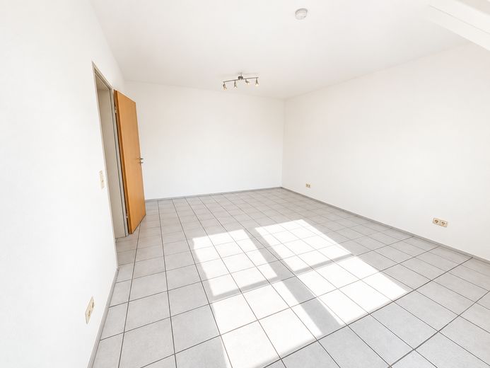Über den Dächern von Langenfeld – 3 Zimmer mit Balkon & Einbauküche – Schlafzimmer 1_1