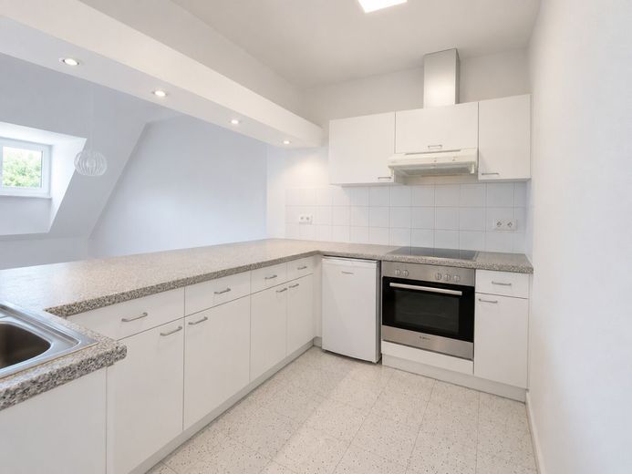 Einmaliges Wohnjuwel! 80 m² Wohnung - Loft-Charakter und 1A Veste-Coburg-Blick! Stellplatz mietbar – Küche