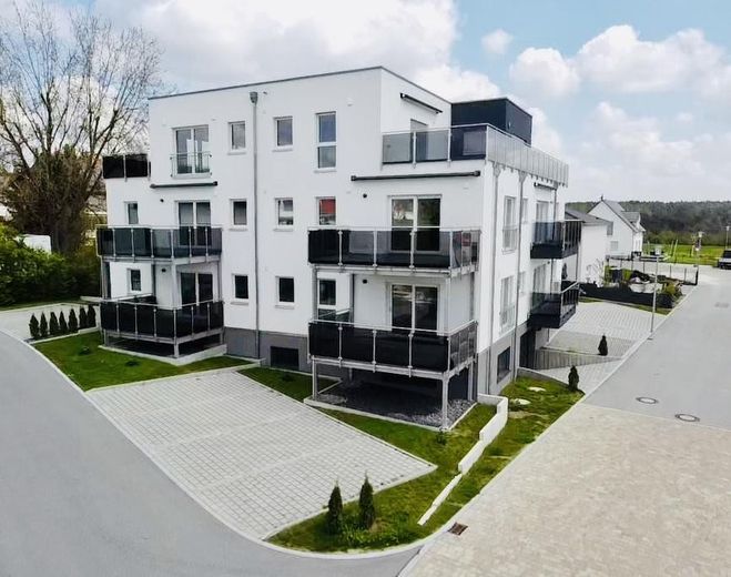 Exklusive 3,5 Zimmer Eigentumswohnung mit gehobener Ausstattung KfW-40-Plus nähe Brombachsee – Außenansicht