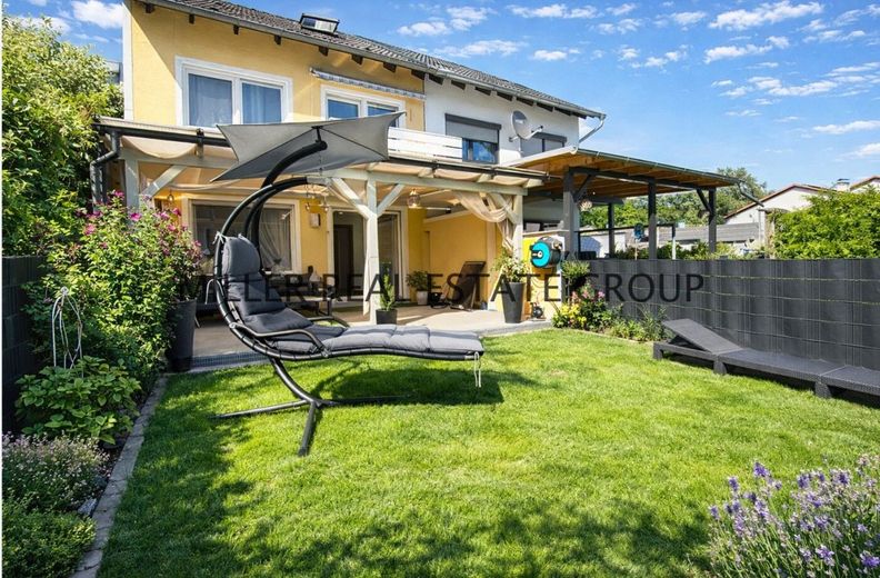 Modernisiertes Reihenmittelhaus in Ingolstadt - Familienwohnen mit Garten, großer Terrasse, Garage &amp; ausgebautem Dachgeschoss! – Außenansicht