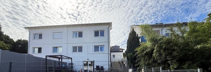 Neuwertige Doppelhaushälfte in schöner Lage – Haus vom Garten aus