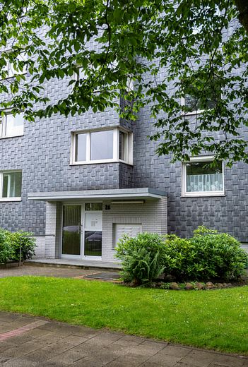 Frisch renovierte 3-Zi-Whg in gepflegter Wohnanlage - provisionsfrei! – Vorderansicht