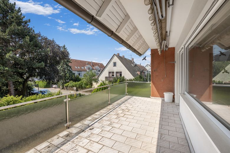 Stilvolle 3-Zimmer-Wohnung mit Fischgrätparkett, XL-Balkon & Kachelofen +++ provisionsfrei +++ – Foto 3