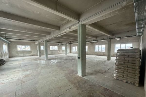 Top-Lagerfläche (ca. 288 m²) - 3. Obergeschoss mit Lastenaufzug - LKW Zufahrt