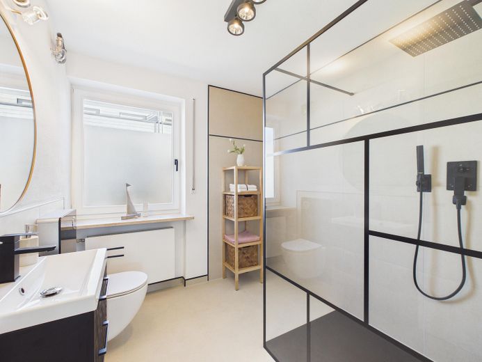Modernisiertes Reihenmittelhaus – Badezimmer