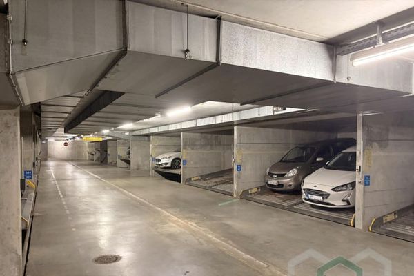 ** Posto auto in garage sotterraneo in Zentrum-Süd in affitto **