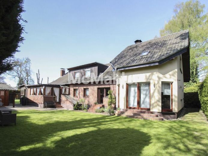 Großzügiges Zweifamilienhaus mit großem Garten für mehrere Generationen in Paderborn-Sennelager – Foto 1