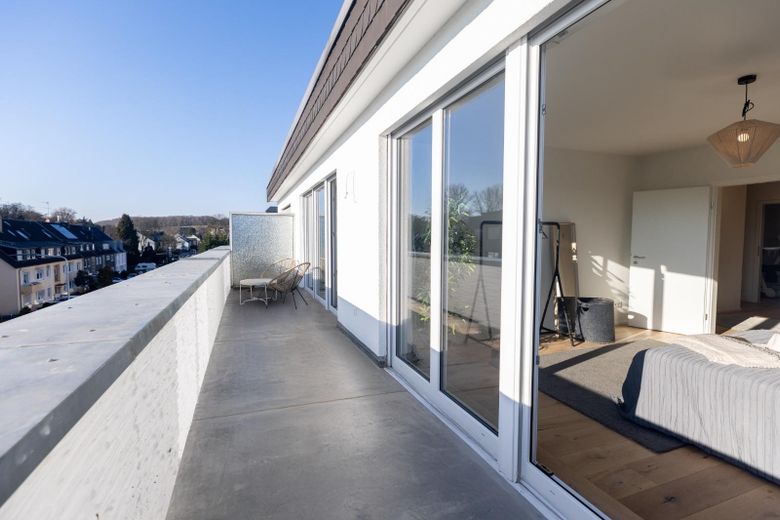 Ihre Traumwohnung in direkter Nähe zum Unterbacher See! WE 15 – Balkon Vorderseite