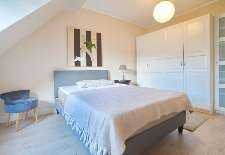Schöne möblierte Wohnung mitten in der City von Essen und ruhig gelegen, Internet möglich, PKW-Stellplatz möglich. – 7a956eaa1a79ad290edbc50717d14aadd53ab49b.jpg