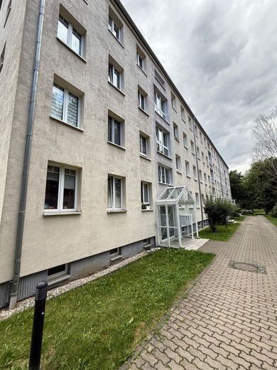 Gemütliche und vermietete 3-Zimmer mit Laminat, Balkon, Stellplatz und Wannenbad in ruhiger Lage! – PHOTO-2025-07-23-17-45-35