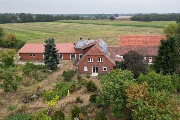 Casa de campo para artesanos y aficionados a los caballos: 2 viviendas, 670 m² de superficie útil