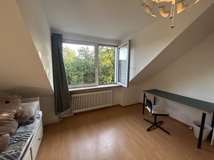 Helle 2-Zimmer Whg, bezugsfrei, im Komponistenviertel, provisionsfrei – Großes Zimmer