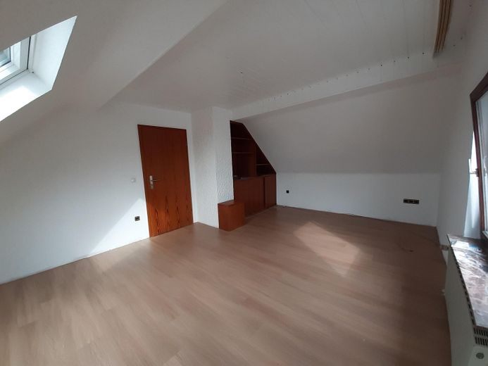 Helle 2-Zimmer-Maisonette-Wohnung in Hammersbach – Wohnzimmer